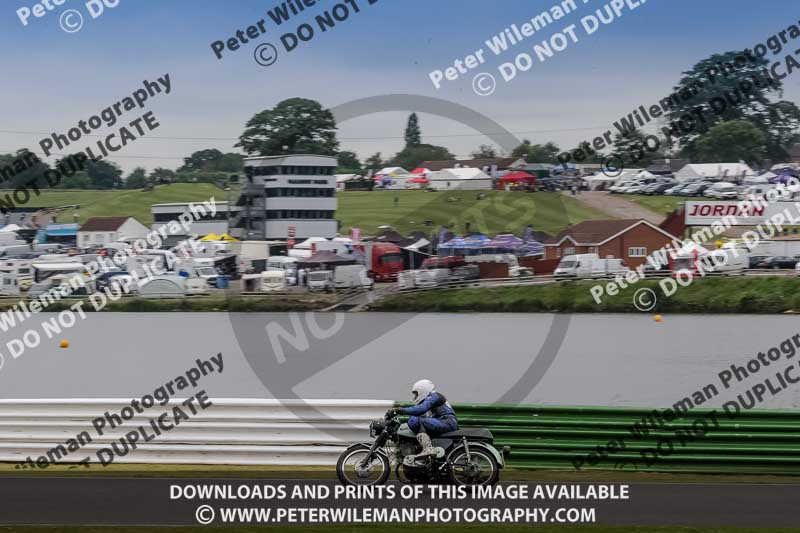 Vintage motorcycle club;eventdigitalimages;mallory park;mallory park trackday photographs;no limits trackdays;peter wileman photography;trackday digital images;trackday photos;vmcc festival 1000 bikes photographs